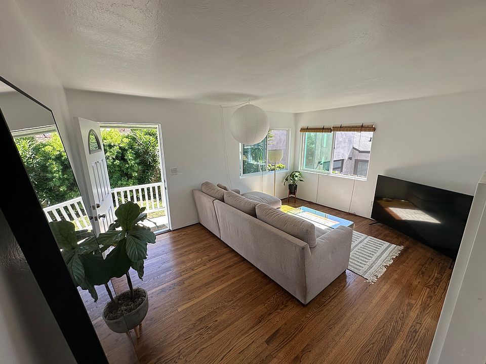 1st image of 518 Arenas St