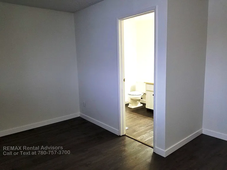 1396 Knottwood Road East NW #201 — Photo 8