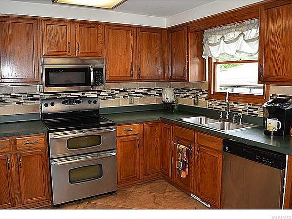 4th image of 327 Oakdale Dr