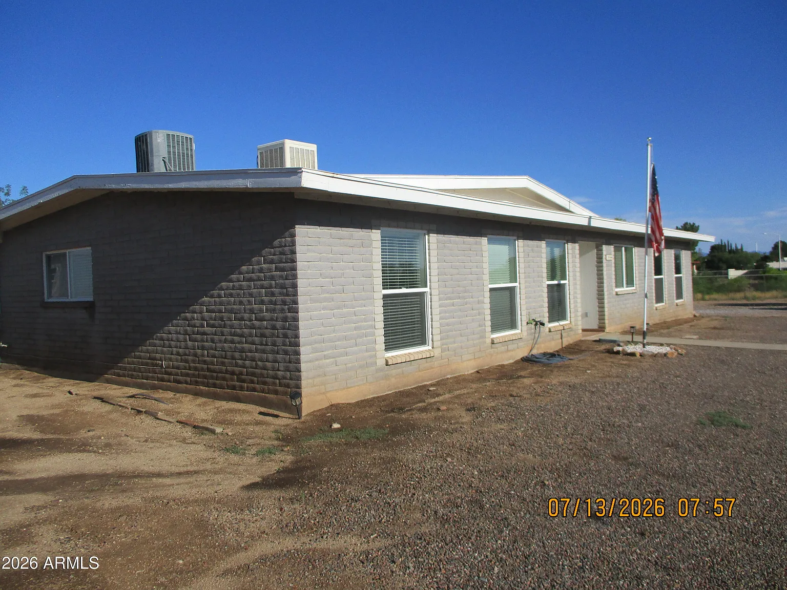 3 bed, 2.0 bath, 1942 sqft, $1,700 — Photo 2