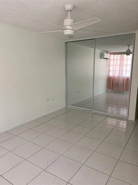 3 bed, 2.5 bath, 3519 sqft, $1,800 — Photo 4