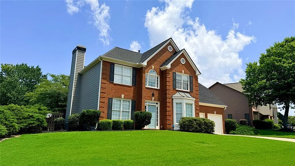 4 bed, 2.5 bath, 2600 sqft, $3,400 — Photo 2