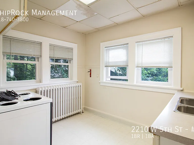 2210 W 5th St #3 — Photo 2