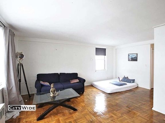 4th image of 160 E 55th St APT 8A