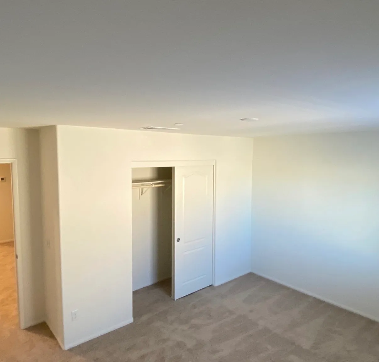 5 bed, 2416 sqft, $800 — Photo 3