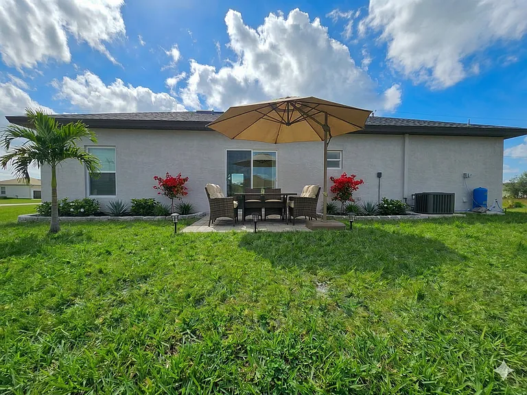 1226 Eburn St E — Photo 2