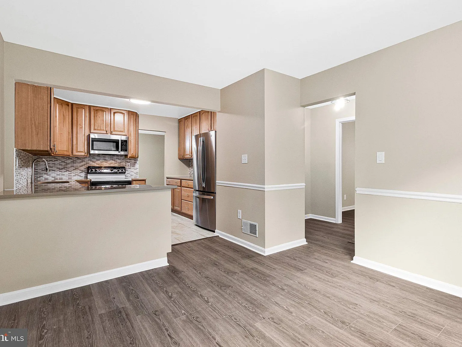 4 bed, 3.5 bath, 2600 sqft, $3,100 — Photo 4