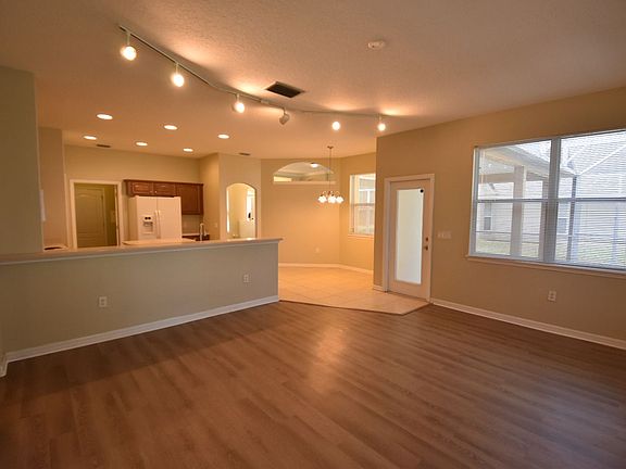 5th image of 10313 Pleasant View Dr
