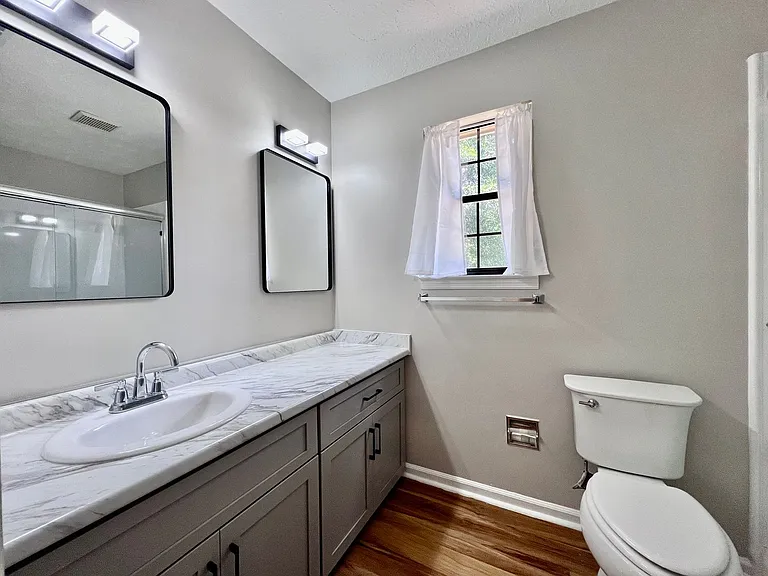 409 Oak St — Photo 12
