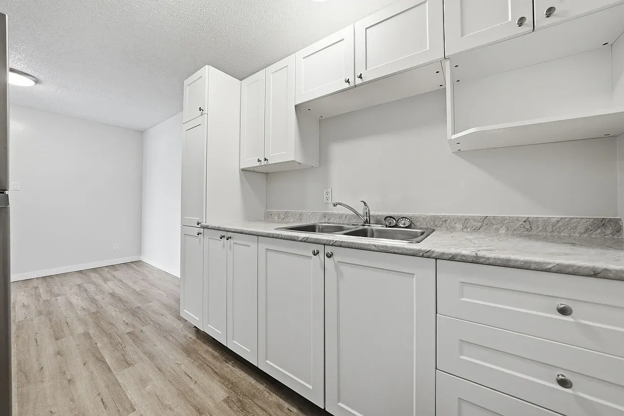 Westwood Apartments — Photo 4
