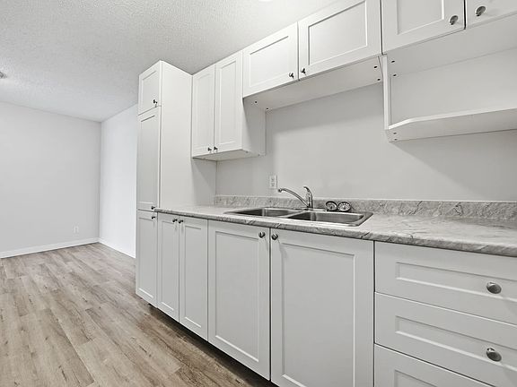 5th image of 633 28th St W #501039