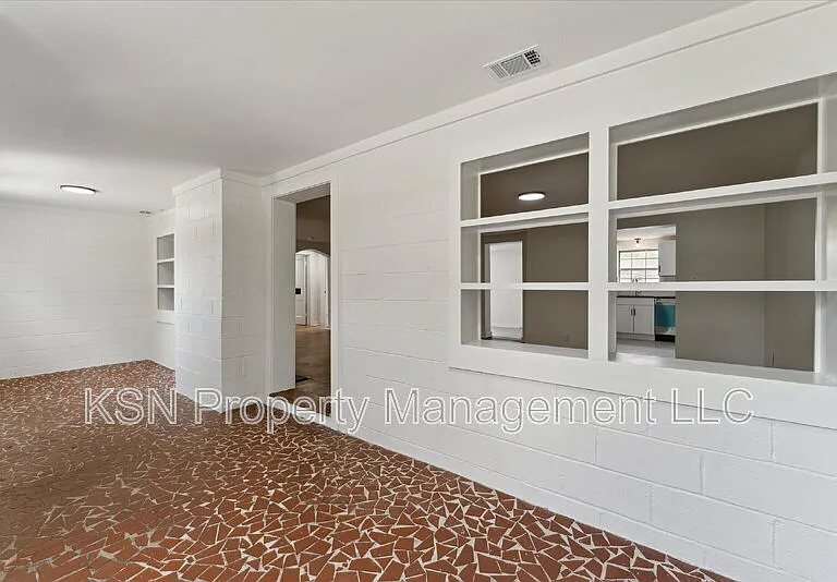 1921 Fitzgerald St — Photo 3