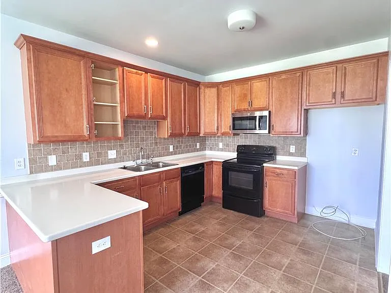 309 Maple Ct — Photo 5