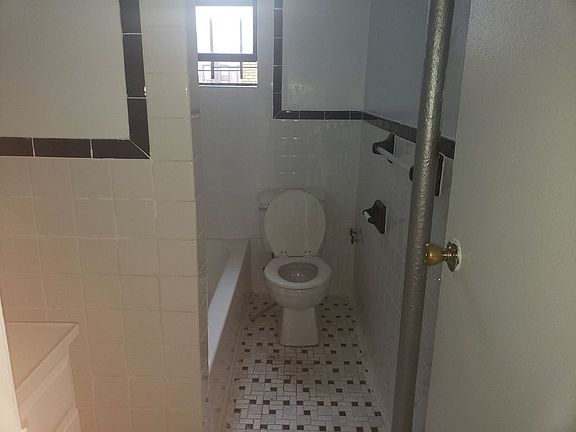 4th image of 613 E 16th St APT 2J
