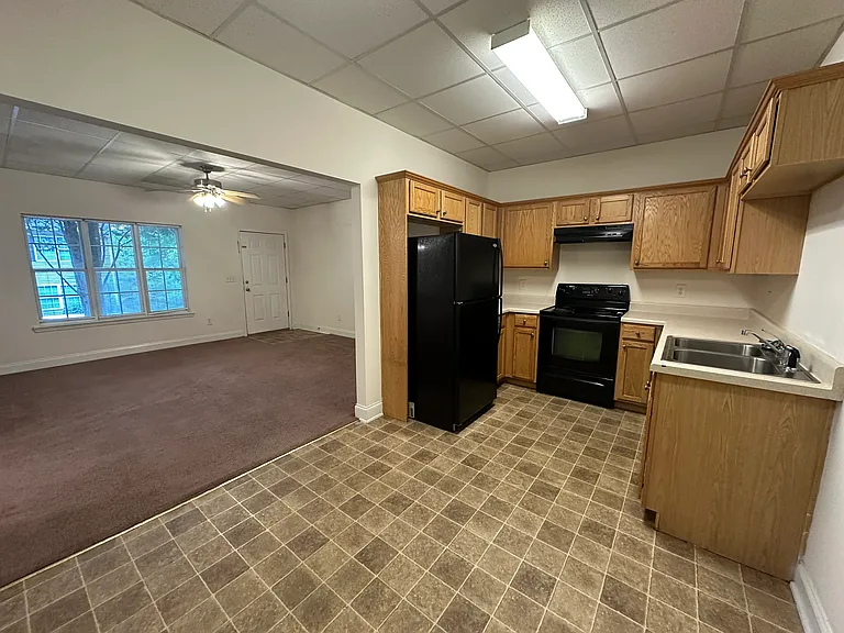 58 Wanda Dr #11 — Photo 2