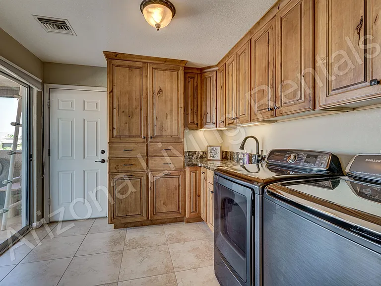 2450 Angler Dr — Photo 31