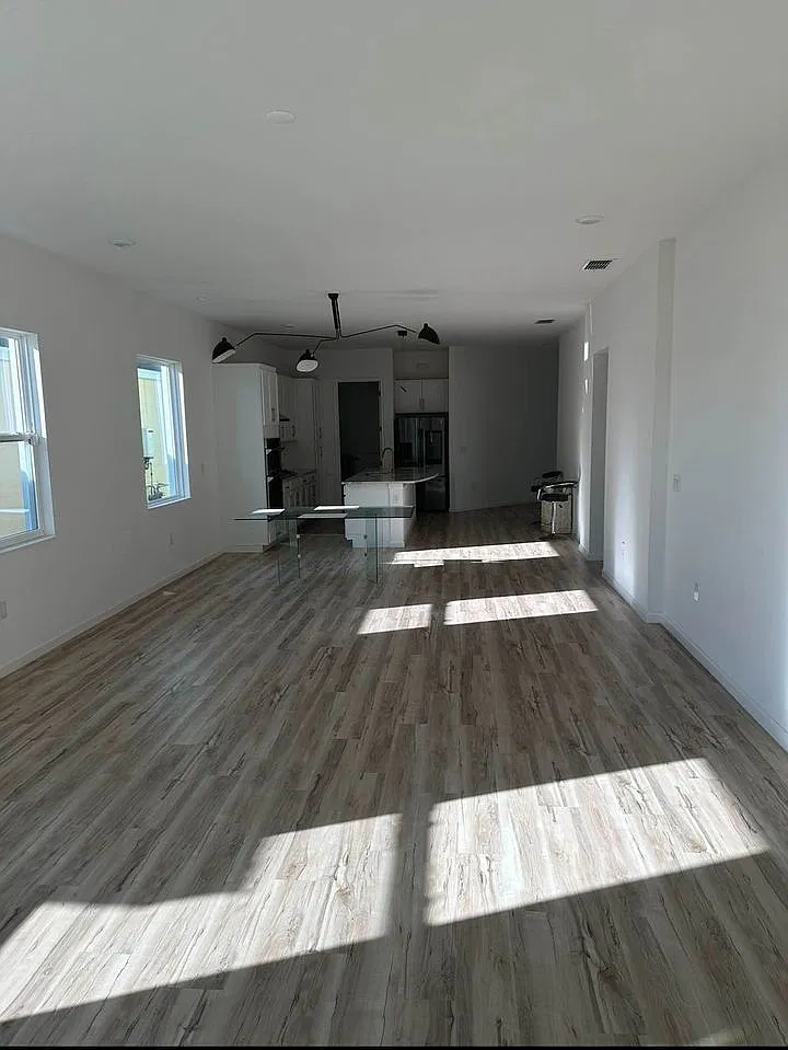 3 bed, 1932 sqft, $3,200 — Photo 4