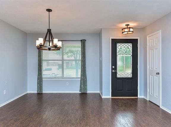 4th image of 120 Jefferson Dr