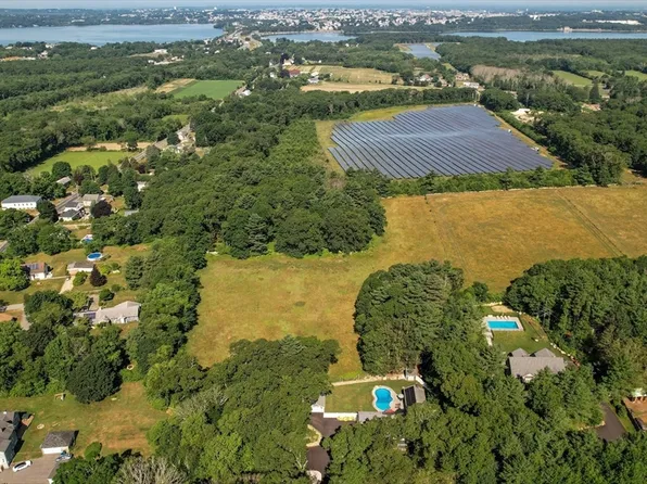 6 Cahoons Ln, Westport, MA 02790
