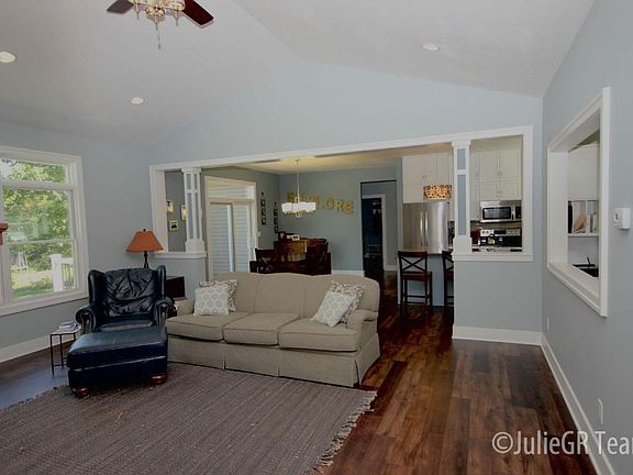 5th image of 3877 Woodstream Dr SW