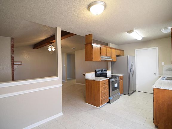 4th image of 2507 Fieldstone Dr