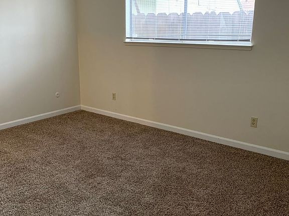 4th image of 312 E Oak St APT B