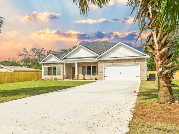 63 11th St, Shalimar, FL 32579