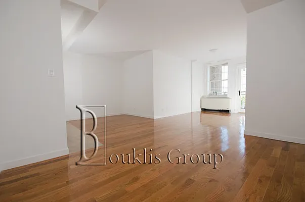 Rented by Bouklis Group | media 11