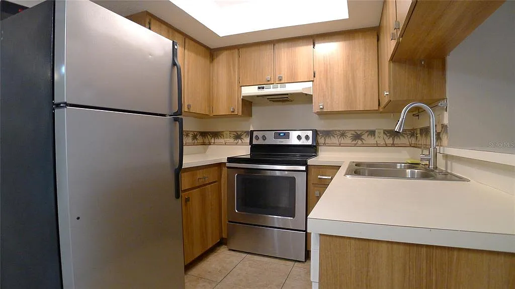 2 bed, 1.5 bath, 1020 sqft, $1,725 — Photo 3