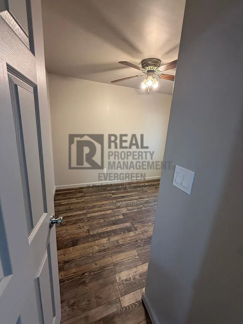 2 bed, 1.0 bath, $1,100 — Photo 3
