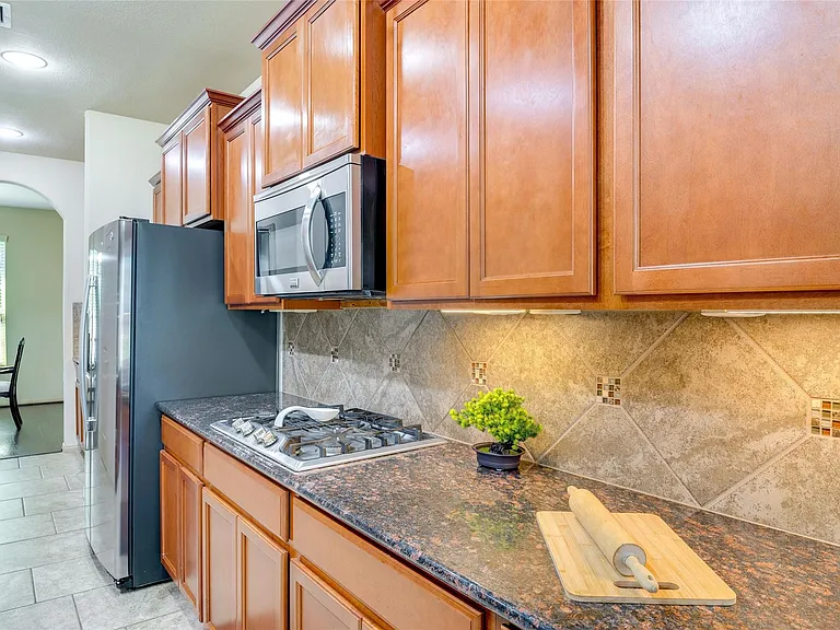8470 Coral Cove Pass Ln — Photo 10