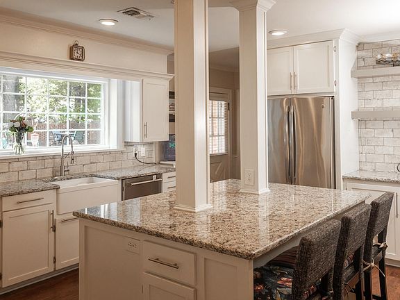4th image of 1003 Lawton Cir
