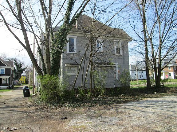 4th image of 825 7th St NW