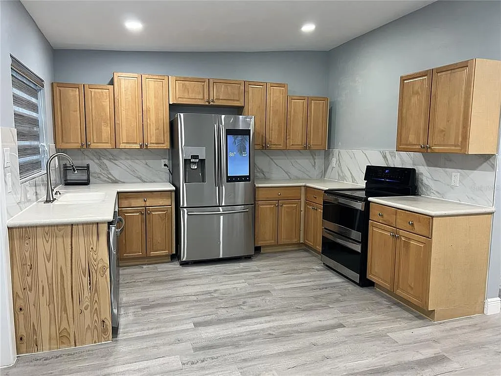2 bed, 1.0 bath, 880 sqft, $1,600 — Photo 2
