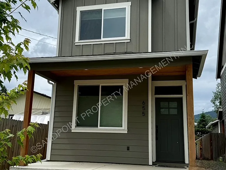 655 Oak Ave — Photo 2