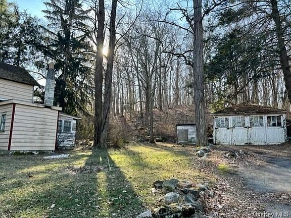 4th image of 51 Barrett Pond Rd