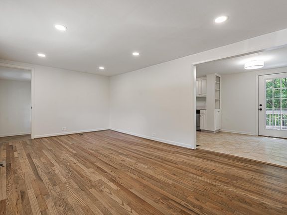 5th image of 513 Moore St