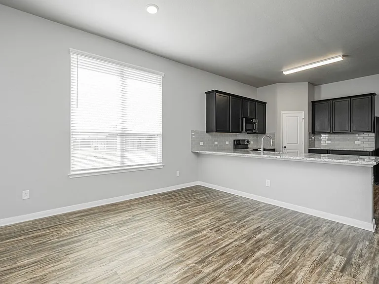 521 Fallbrook Dr — Photo 12