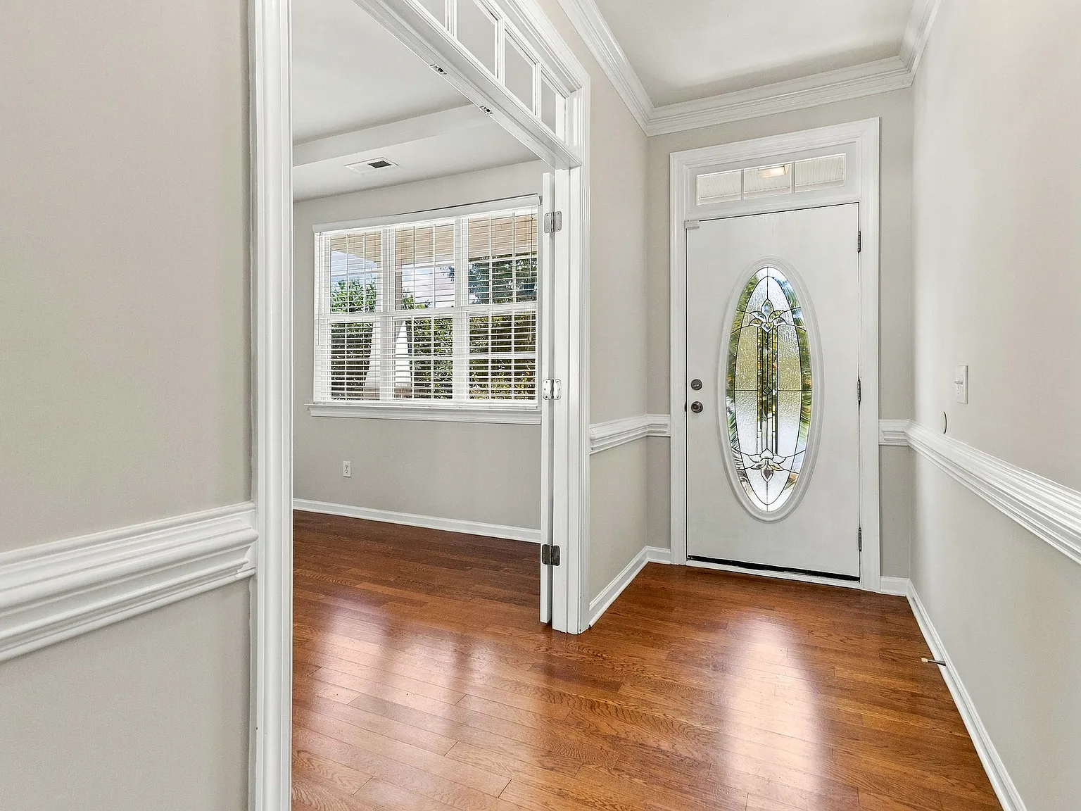 4 bed, 2.5 bath, 3125 sqft, $3,195 — Photo 4