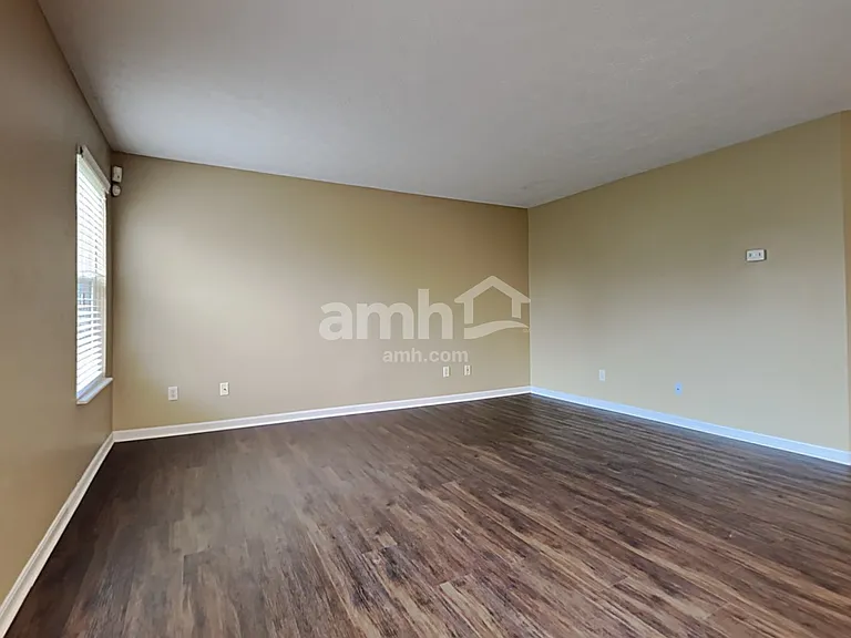699 Thornton Dr — Photo 6