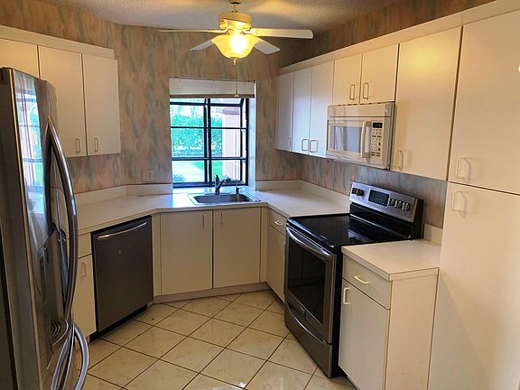 3rd image of 5403 Verona Dr APT C