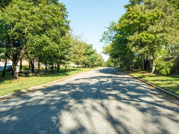 Brookwood at Holbrook, 835 Broadway Ave APT 9B, Holbrook, NY 11741