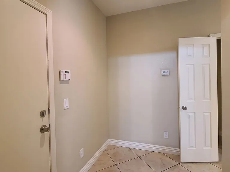 7449 W Mistral Ave — Photo 16