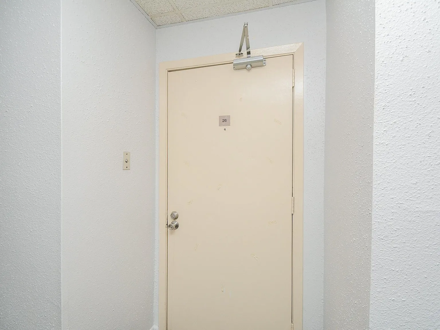 2 bed, 1.0 bath, 940 sqft, $1,195 — Photo 2