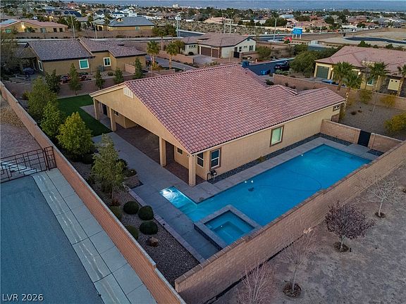 3rd image of 5565 N Grand Canyon Dr