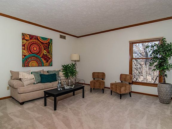 4th image of 228 Eaglewood Pl
