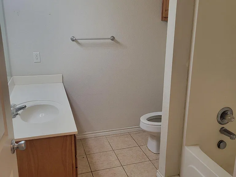 2327 Cornell Dr — Photo 7