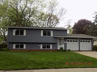 702 Darlington Ln., Crystal Lake, IL 60014