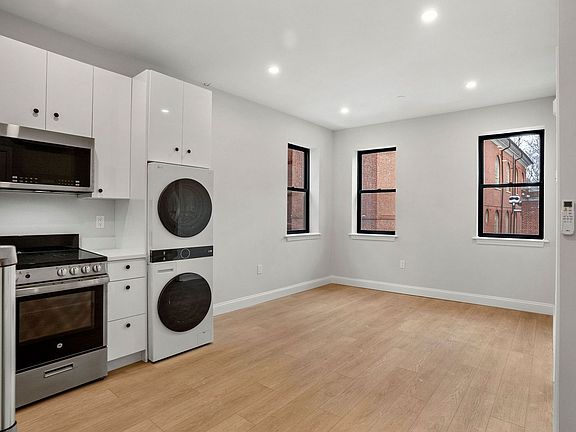 4th image of 176 Salem St APT 2