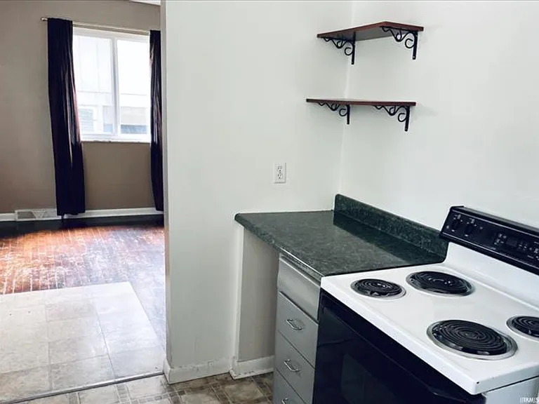429 N Clark St — Photo 10